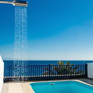 Frontline 26, Modern Coastal Design With Amazing Views Holiday home